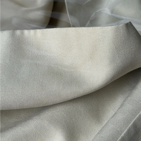 Chaps Light Weight Off White Suit - Picture 2 of 16